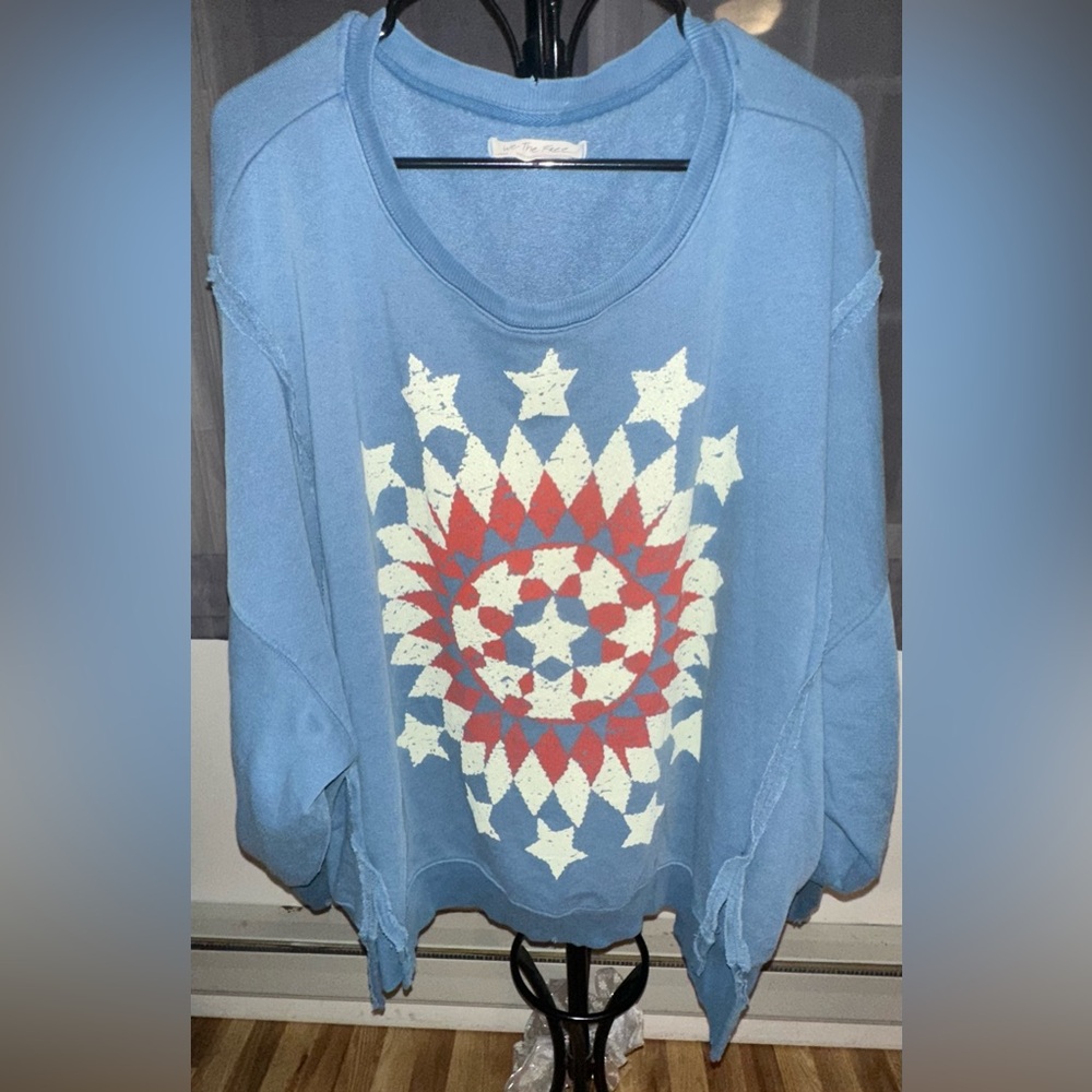 (NWOT) We The Free Blue Graphic Sweatshirt Star Print